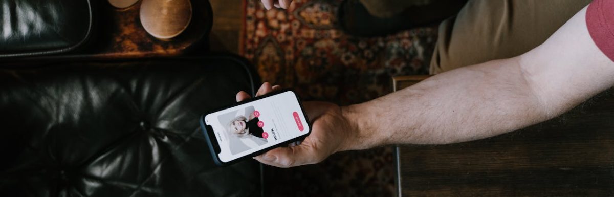 The Online Dating Secret Most Men Never Learn | The Rapid Escalation Method